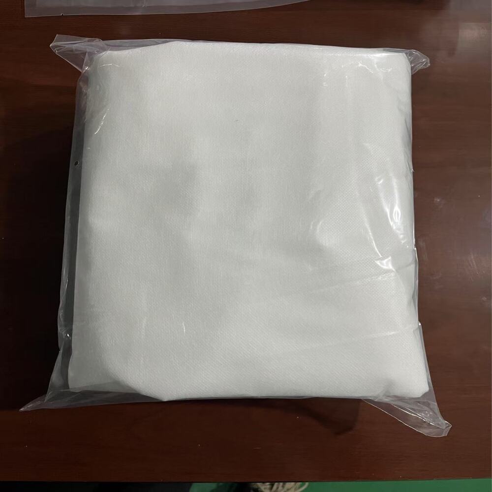 Customized wholesale garden plants with windproof, snowproof and frostproof fleece blankets, in folded packaging.